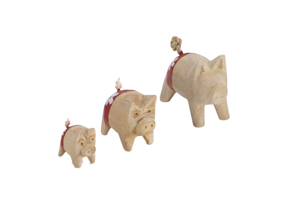 Holzschwein mit roter Hose